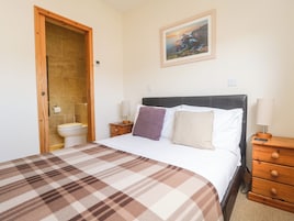 Cottage | 3 bedrooms, individually decorated, individually furnished, free WiFi