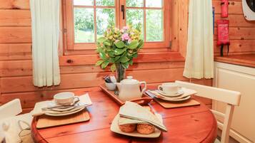 Cottage | Private kitchen | Cookware/dishes/utensils