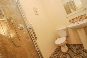 Cottage | Bilik Mandi | Pancuran mandi