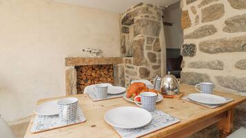 Cottage | Dining