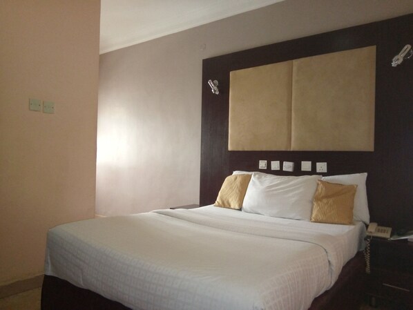 Desk, bed sheets