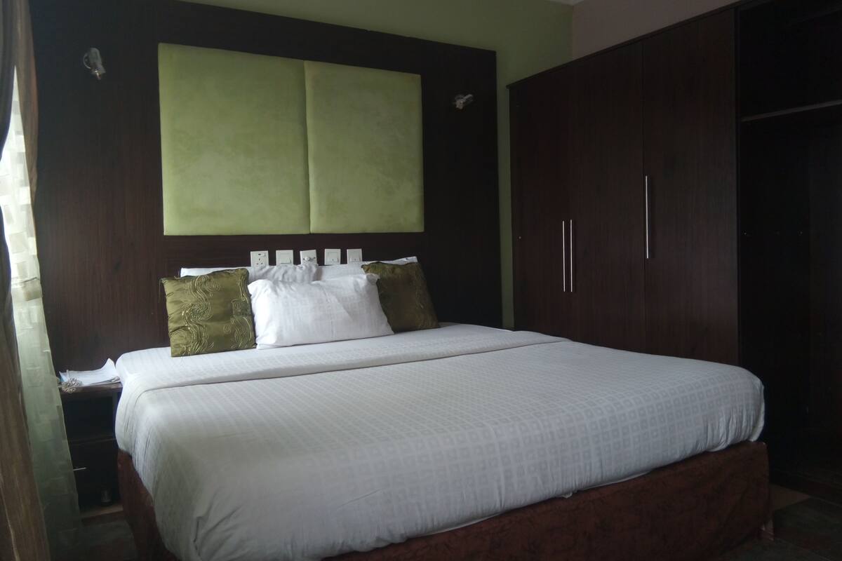 Desk, bed sheets