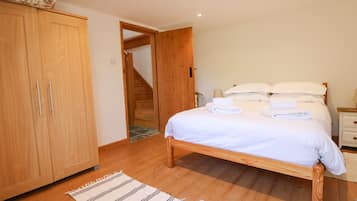 Cottage | 1 bedroom, individually decorated, individually furnished, free WiFi