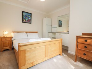 Cottage | 2 bedrooms, individually decorated, individually furnished, free WiFi