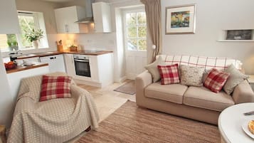 Cottage | Living area | TV