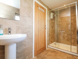 Cottage | Bathroom | Shower