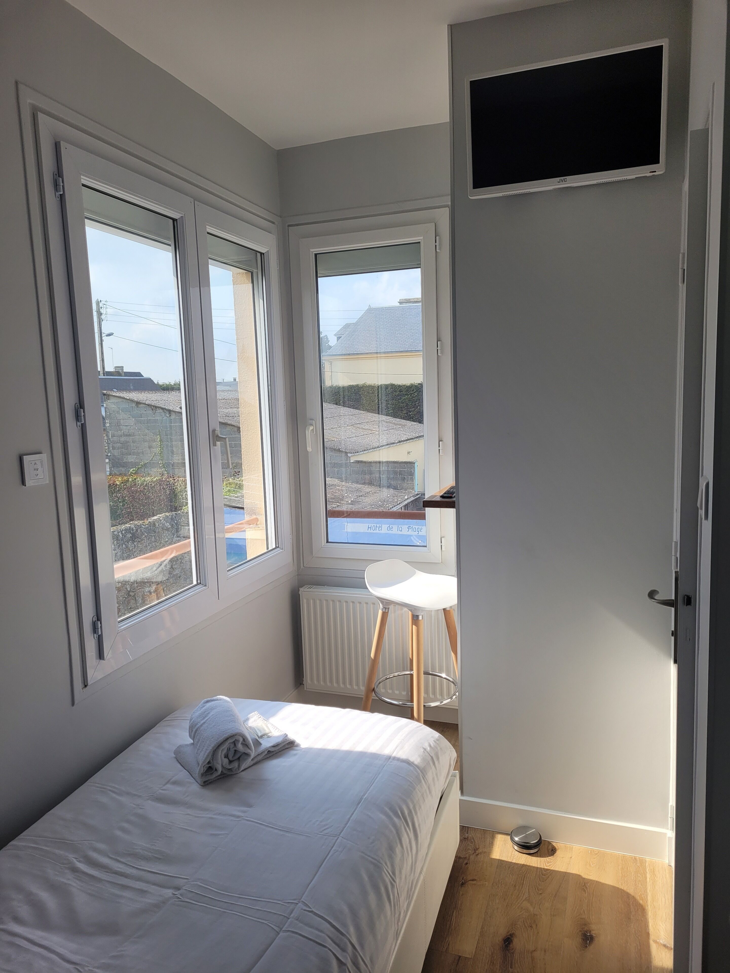 single room (2) | individually decorated, individually furnished, desk, blackout curtains