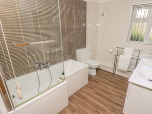 Cottage | Bathroom