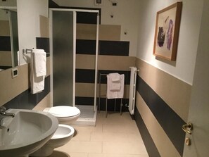 Apartment | Badezimmer | Dusche, Haartrockner, Bidet, Handtücher