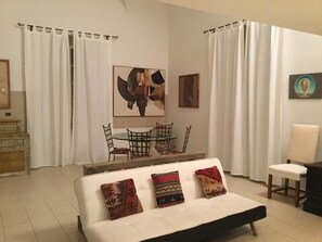 Apartment | Wohnbereich | Flachbildfernseher