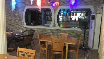 Petit déjeuner, déjeuner et dßner servis sur place