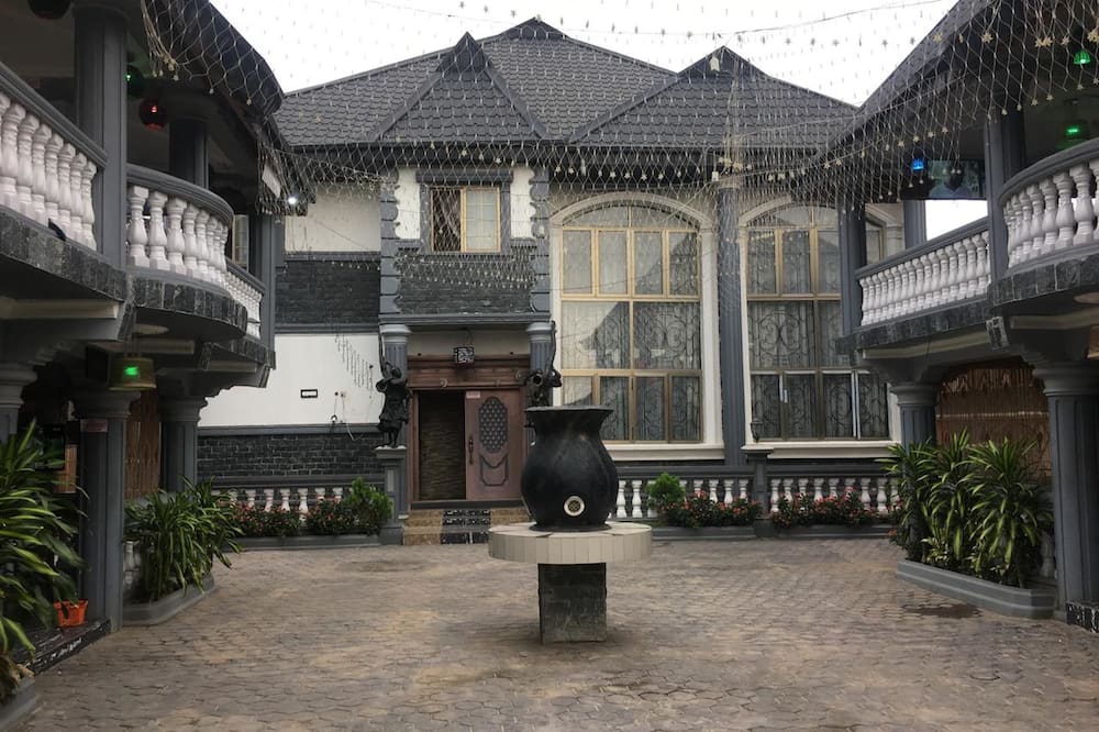 Royal Castle Hotel