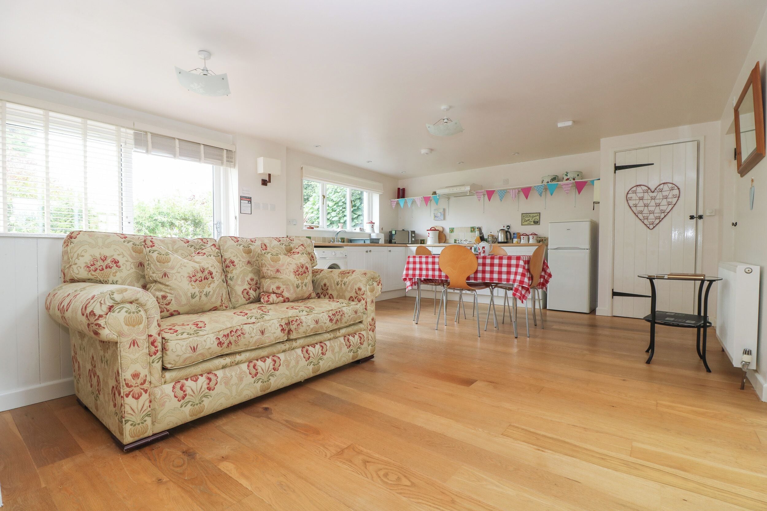 Cottage | Living area | TV