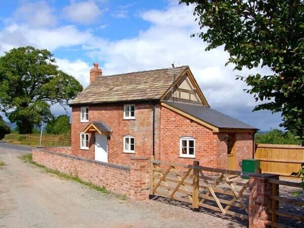 Exterior - Point Cottage (Hereford)