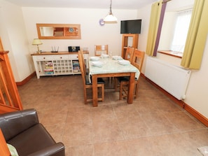 Cottage | Dining