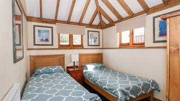 2 bedrooms, individually decorated, individually furnished, free WiFi