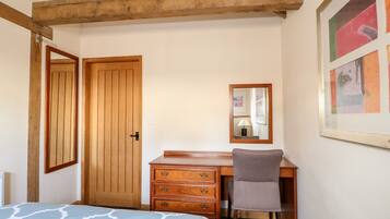 Cottage | 2 bedrooms, individually decorated, individually furnished, free WiFi