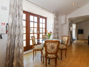 Cottage | Dining - Maritime Mews, 6 The Oakleys (Porthmadog)