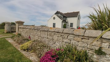 Cottage | Property grounds