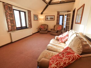 Cottage | Living area | TV