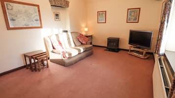 Cottage | Living area | TV