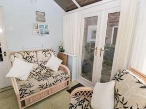 Cottage | Living area