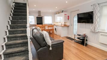 Cottage | Living area | TV