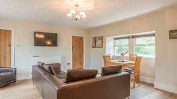 Cottage | Living room | TV