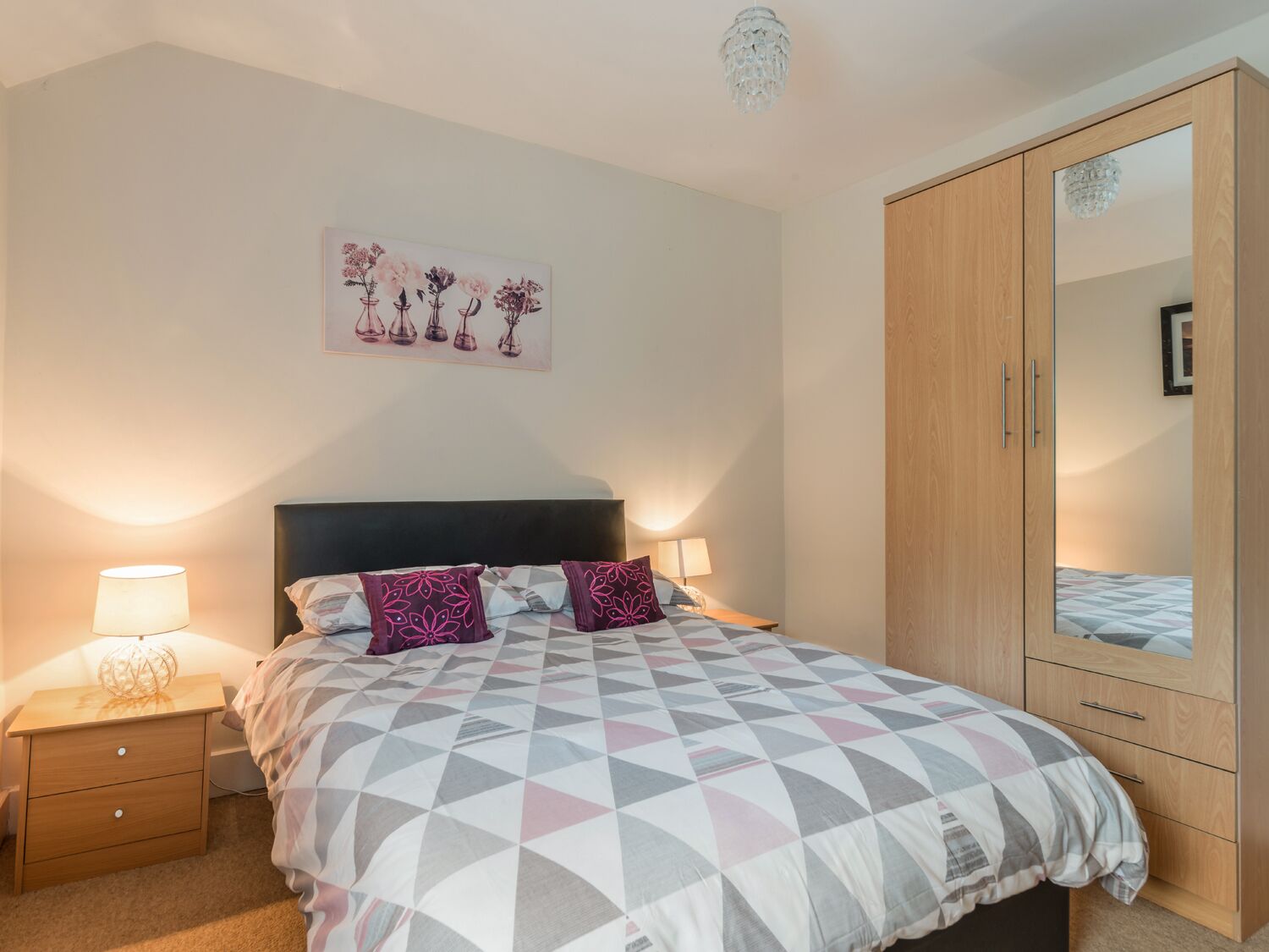 Cottage | 2 bedrooms, individually decorated, individually furnished