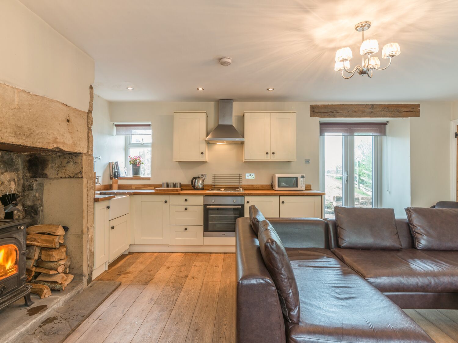 Cottage | Bếp riêng | Tủ lạnh, bếp nấu, ghế cao cho trẻ em, dụng cụ nấu nướng/bát dĩa/dao nĩa 