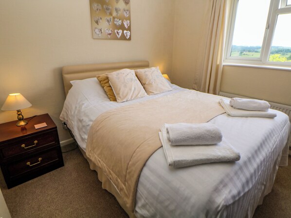 Cottage | 2 bedrooms, individually decorated, individually furnished, free WiFi - Basford View (Leek)