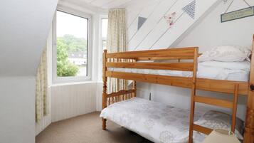 Cottage | 3 bedrooms, individually decorated, individually furnished, free WiFi