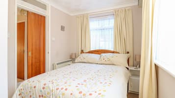 Cottage | 2 bedrooms, individually decorated, individually furnished, free WiFi