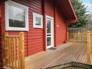 Cottage | Balcony - Spruce Lodge (Strathpeffer)