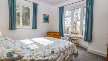 Cottage | 3 bedrooms, individually decorated, individually furnished, free WiFi