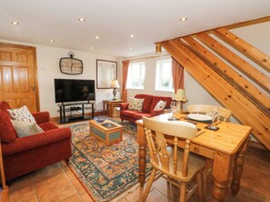 Cottage | Living area | TV, DVD player