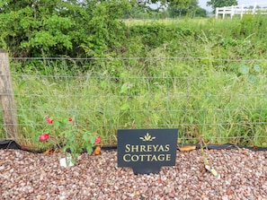 Cottage | Property grounds - Sunnyside Shreyas (Blackburn)