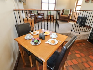 Cottage | Dining