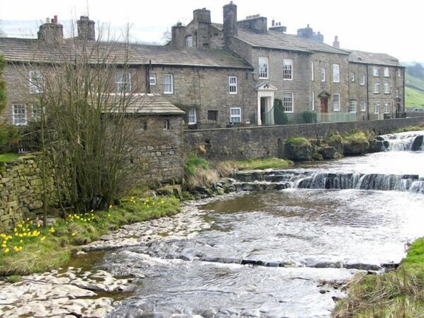 Property grounds - Maryend (Hawes)