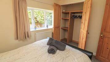 Cottage | 2 bedrooms, individually decorated, individually furnished, free WiFi