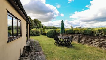 Cottage | Outdoor dining