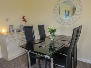 Cottage | Dining