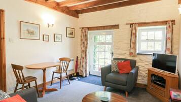 Cottage | Living area | TV