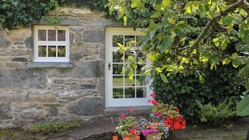 Cottage | Exterior detail
