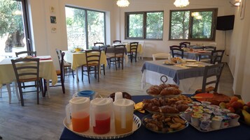 Desayuno continental incluido todos los días 