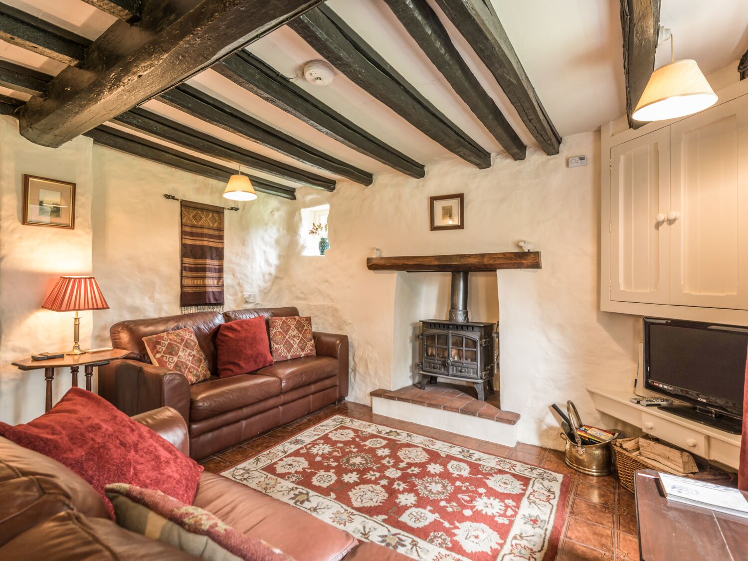 Cottage | Living area | TV, fireplace, DVD player