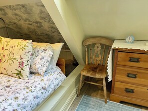 Cottage | 1 bedroom, individually decorated, individually furnished, free WiFi