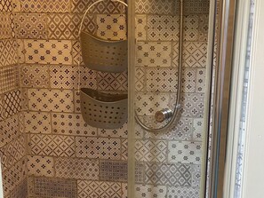 Cottage | Bathroom | Shower