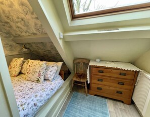 Cottage | 1 bedroom, individually decorated, individually furnished, free WiFi