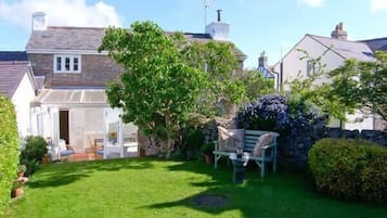 Cottage | Interior